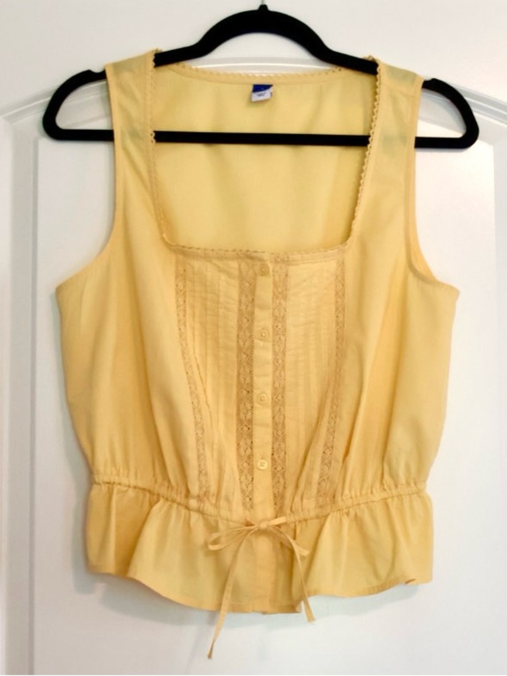 Old Navy Yellow Lace Pintuck Sleeveless Blouse Size Small